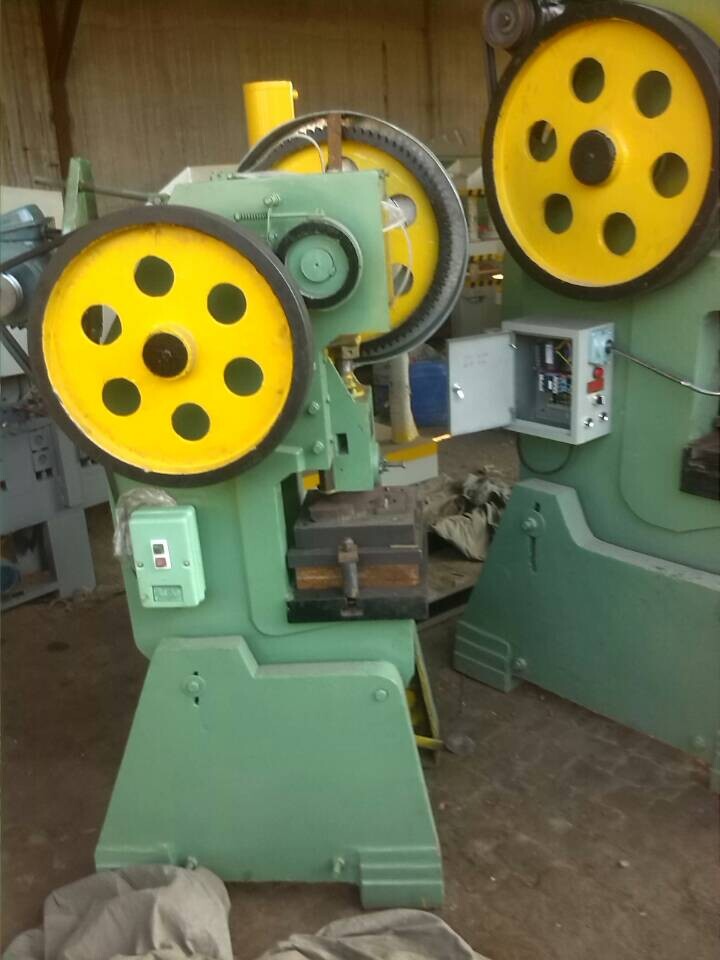 25吨双轮冲床2.2kw.jpg